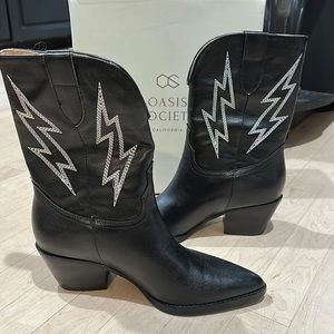 NWT - Oasis Society Cassidy boots